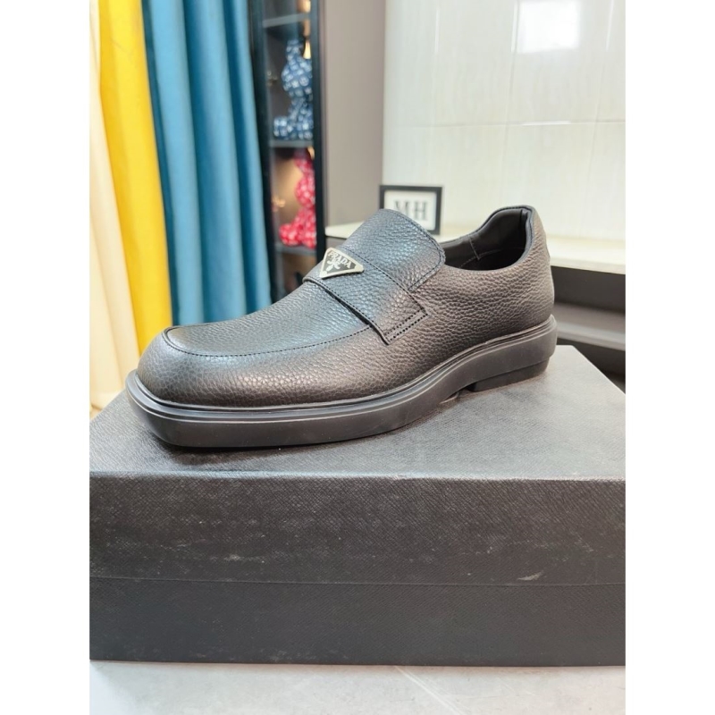 Pra*a leather shoes